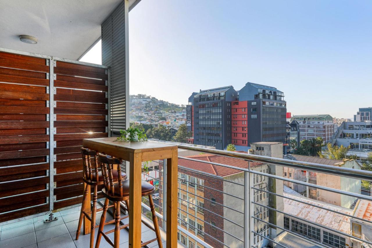 Backup-power Elegant Ny Balcony Apartment